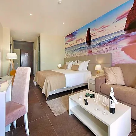 Atlantic 4*